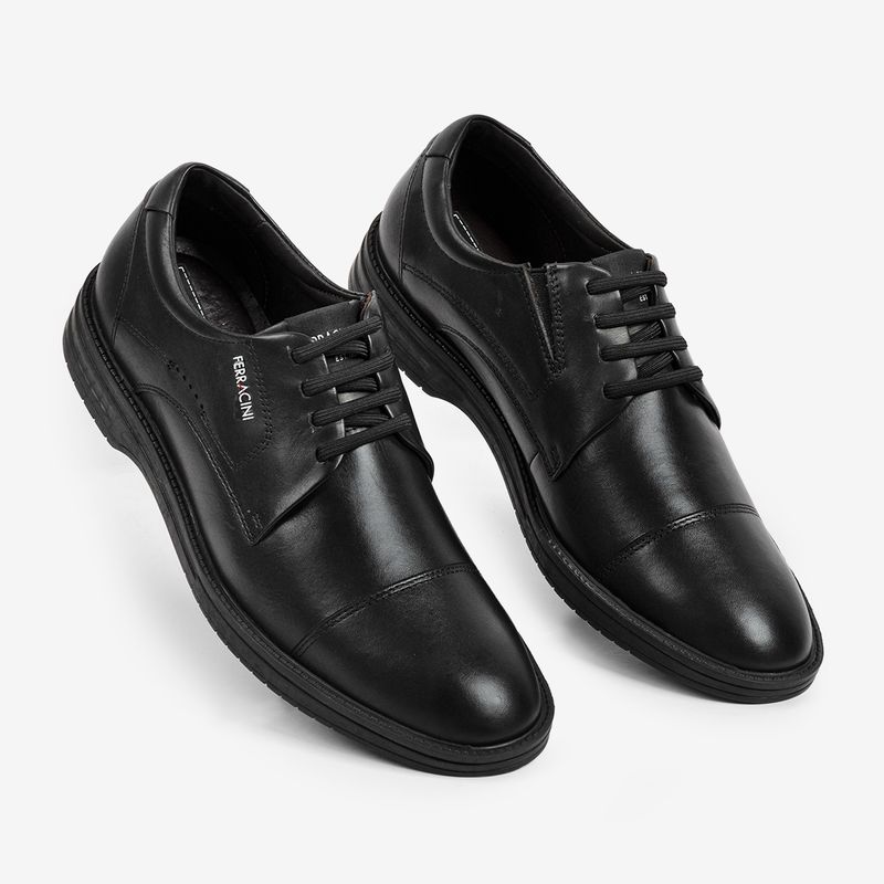 Sapato retailer esportivo preto